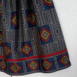 着物リメイク♪赤茶色のラインがポイント、大島紬モダンなスカートのスカート（裏地付き）丈７８ｃｍ 3枚目の画像