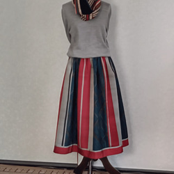 着物リメイク♪縞柄と幾何学模様の2着で作ったストライプスカート（裏地付き）丈７７ｃｍ 5枚目の画像