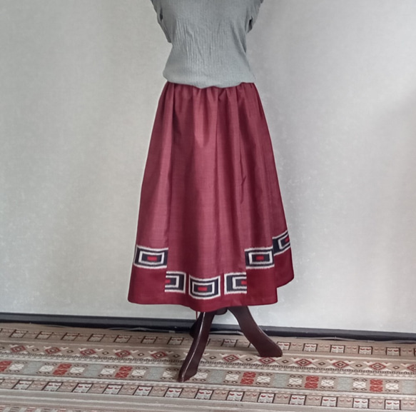 着物リメイク♪ワイン色・泥大島紬と銘仙の2枚からのスカート：丈７8ｃｍ（裏地付き） 1枚目の画像