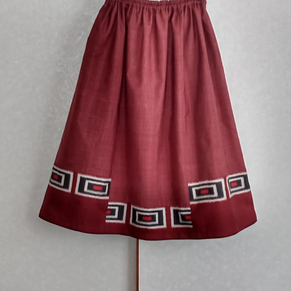 着物リメイク♪ワイン色・泥大島紬と銘仙の2枚からのスカート：丈７8ｃｍ（裏地付き） 2枚目の画像