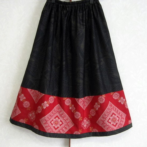 着物リメイク♪赤い泥大島が可愛いスカート（裏地付き） フレア  
