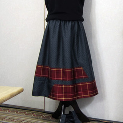 着物リメイク♪チェック柄の泥大島紬をパッチしたスカート（裏地付き） 1枚目の画像