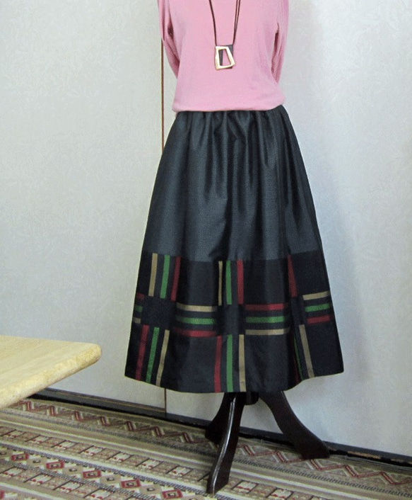 着物リメイク♪2枚の泥大島紬でモダンなスカート：丈７６㎝（裏地付） 1枚目の画像
