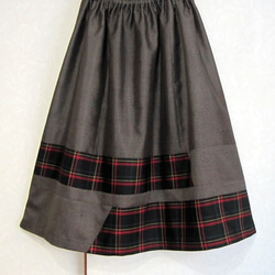 着物リメイク♪丈７５ｃｍ：チェック柄と泥大島紬をパッチしたスカート（裏地付き） 2枚目の画像