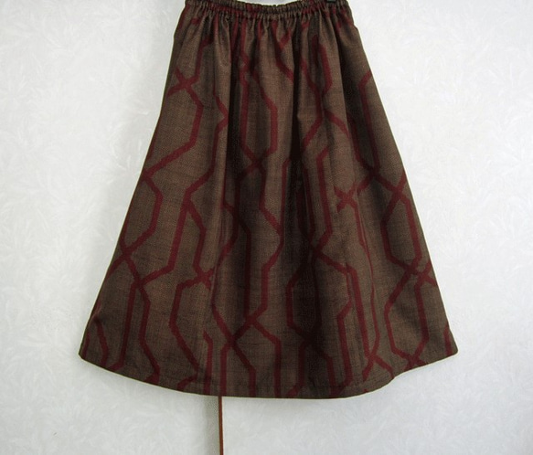 着物リメイク♪幾何学模様の十日市紬でシンプルスカート（裏地付き）：丈７８ｃｍ 2枚目の画像