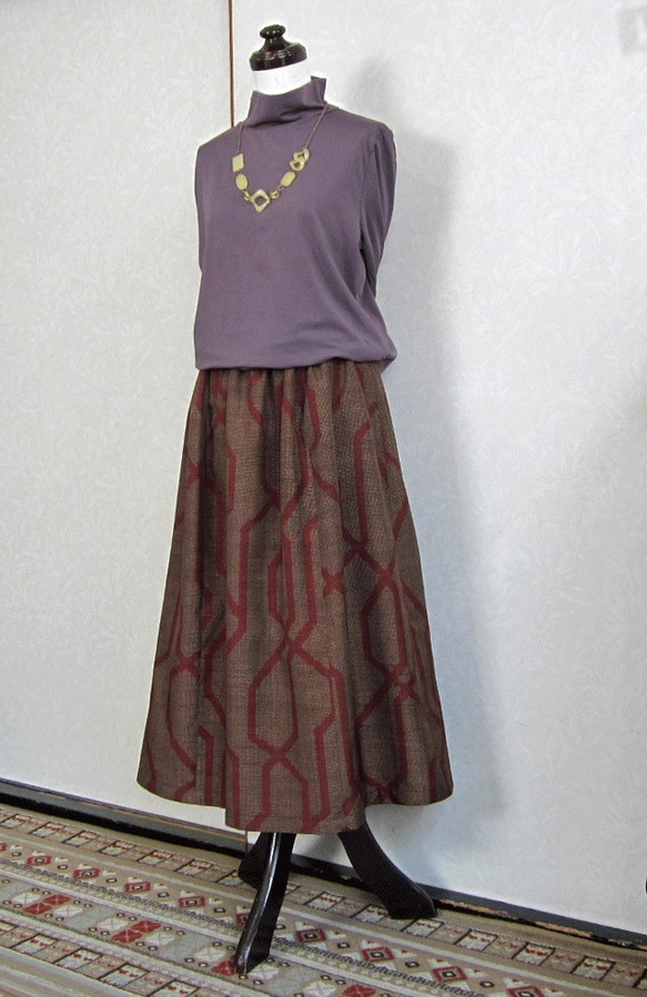 着物リメイク♪幾何学模様の十日市紬でシンプルスカート（裏地付き）：丈７８ｃｍ 5枚目の画像