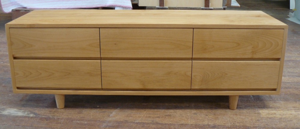 アルダー無垢材テレビボード