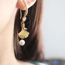 珍珠銀杏-珍珠 黃銅耳環-可改夾 第4張的照片