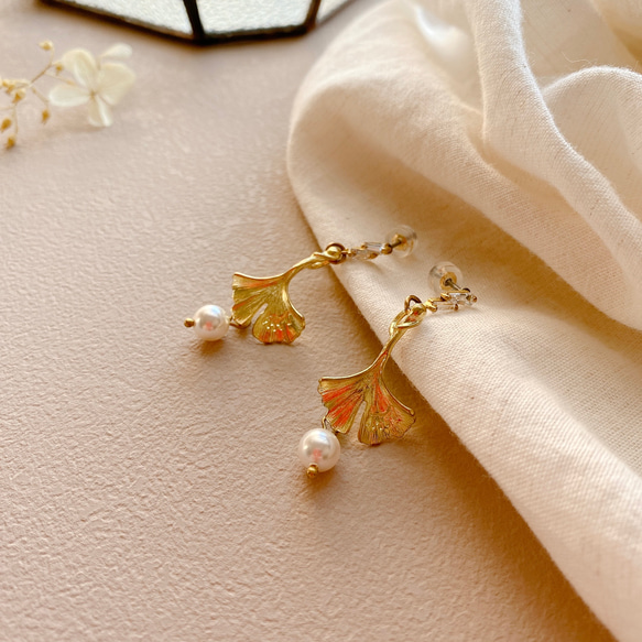 雪冬銀杏- 珍珠 黃銅耳環-可改夾 第6張的照片