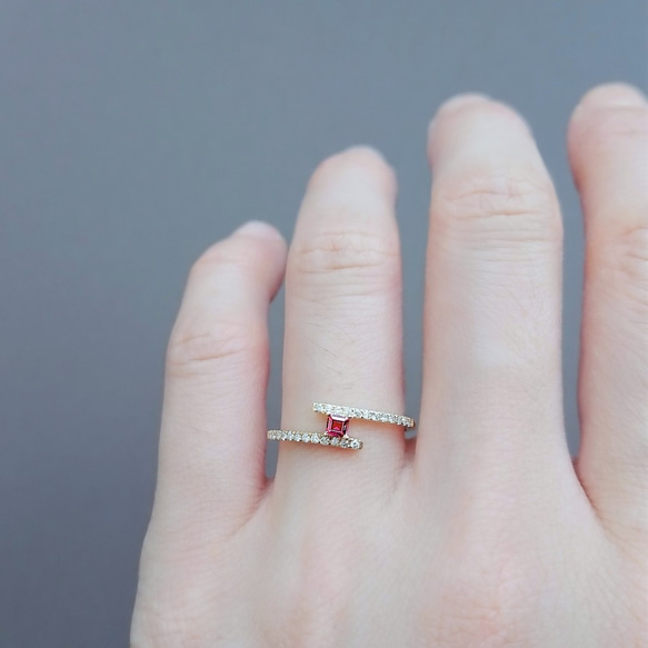 天然紅寶石 公主方形切割 微鑲鑽 純 18K 金戒指 | 平行的交集 可疊搭 客製手工 第6張的照片