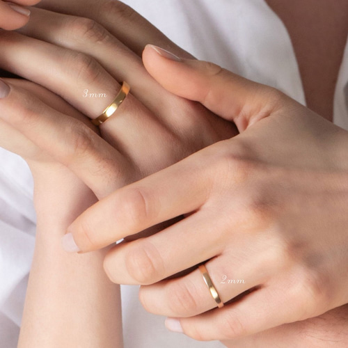 ミニマルなマット仕上げの18Kローズゴールド、イエローゴールド