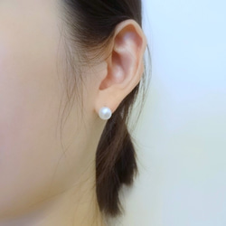 貼耳耳針 8mm 中圓麵包型 淡水珍珠 純銀貼耳針耳環 第3張的照片