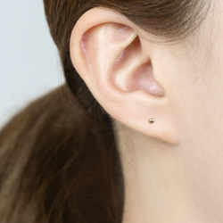 日本純 18K 黃金迷你極簡圓珠耳針耳釘 第3張的照片
