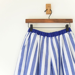 [miao.H.Q製衣]日常手作服。海軍藍粗條紋九分寬褲裙，麻棉 第3張的照片