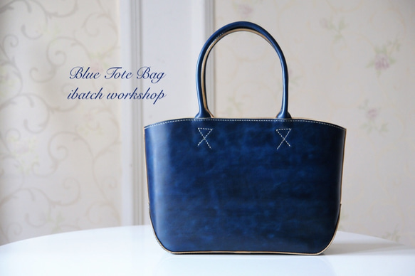 《受注製作》イタリア牛革 手縫い 手染めブルー ふっくらトートバッグ 大 1枚目の画像