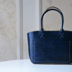 《受注製作》イタリア牛革 手縫い 手染めブルー ふっくらトートバッグ 大 2枚目の画像