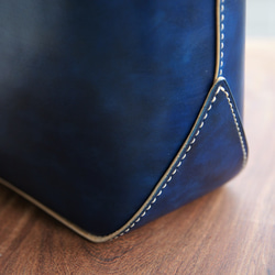 《受注製作》イタリア牛革 手縫い 手染めブルー ふっくらトートバッグ 大 5枚目の画像