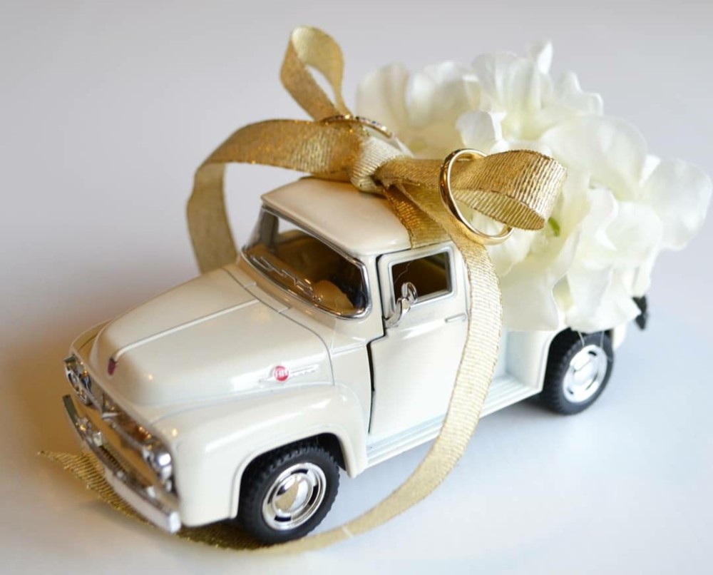 ピックアップトラック/フラワーリングピロー