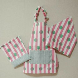 子供 エプロン･三角巾･収納袋 3点セット ピンクストライプ×グリーンドット カラフル 1枚目の画像