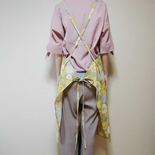 バッククロスワンピースみたいなロングエプロンドレスホワイト バッククロスワンピースみたいなロングエプロンドレスホワイト