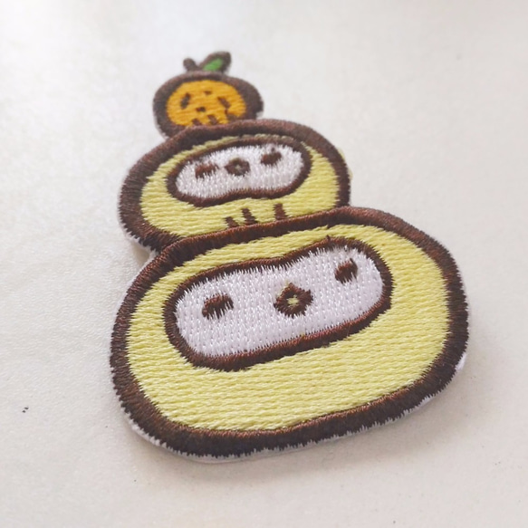 ミラーケーキ刺繍/ピン 2枚目の画像