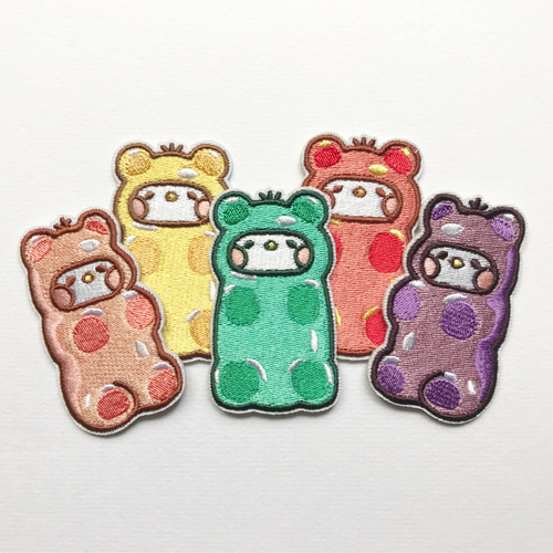 布の種のバイオ|クマのグミ刺繍作品/ブローチ ワッペン・アップリケ
