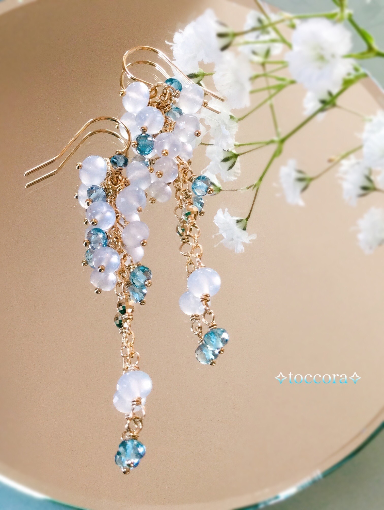 送料無料 天然石と14kgfꕤ*.ﾟフックピアス〜空の雫こぼれた〜