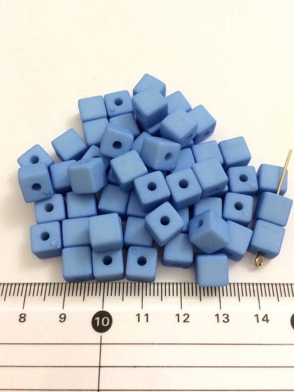 マットビーズ　acrylic cube beads　20個　ライトブルー 2枚目の画像