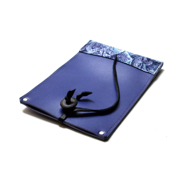 【台東海邊的電纜軸】牛皮手機袋 可放手機 IPHONE6、6s、7 拼布 藍色皮革 客製刻字當禮物 第3張的照片