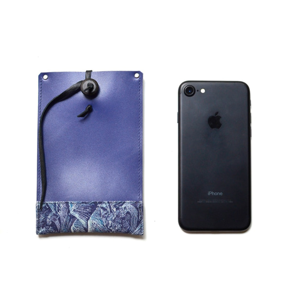 【台東海邊的電纜軸】牛皮手機袋 可放手機 IPHONE6、6s、7 拼布 藍色皮革 客製刻字當禮物 第4張的照片