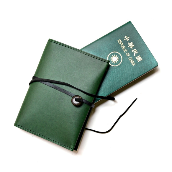 【山神的入山證】義大利植鞣牛皮護照套 綠色皮革護照夾 出國旅遊必備 客製刻字當禮物 繞繩 椰殼 民族風 第6張的照片