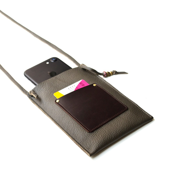 【阿里山上的電話亭】 牛皮手機袋 頸掛式 IPHONE6、6s、7 可放悠遊卡、證件 (綠色皮革) 第2張的照片