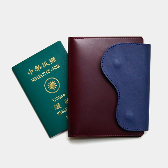 【上帝旅行的意義】植鞣牛皮護照套 酒紅色X藍色護套夾 刻字禮物 第1張的照片