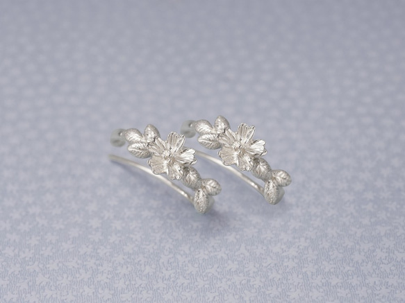 一朵櫻花 夾式耳環 | 925純銀 耳垂夾 花朵 手工銀飾 情人禮物 第9張的照片