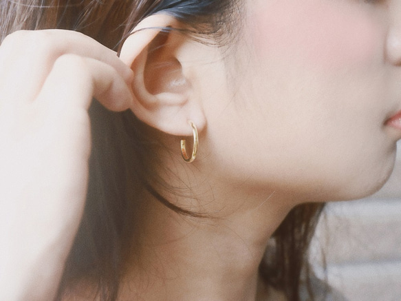 【刻字】金色簡約圈式耳環 (銅鍍18K金 圓圈 客製化 情人節) 第2張的照片