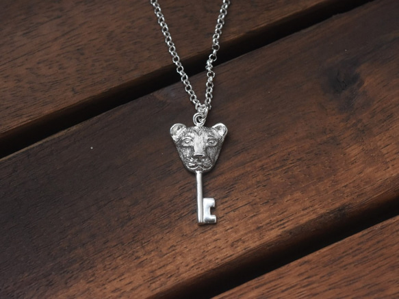 微笑母獅子鑰匙 | 9純銀項鍊 女款 可加購刻字 情人節禮物 第1張的照片
