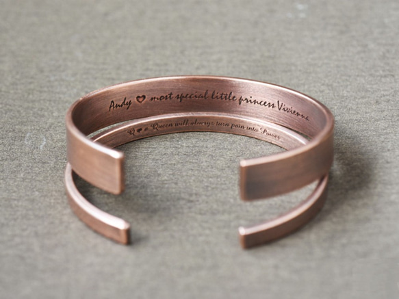 【刻字】簡約C型手環 - 紅銅復古款 | 情侶對環 客製化 情人禮物 第3張的照片