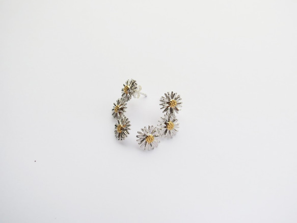 小雛菊的春天 - 3朵 | 純銀鍍K金耳環 手工銀飾 情人禮物 第2張的照片