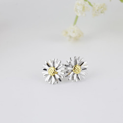 小雛菊的春天 | 可改夾式 純銀/鍍K金/鍍白K耳環 花朵耳環 第3張的照片