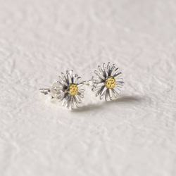 小雛菊的春天 | 可改夾式 純銀/鍍K金/鍍白K耳環 花朵耳環 第2張的照片