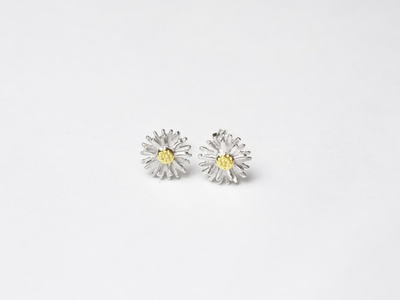 小雛菊的春天 | 可改夾式 純銀/鍍K金/鍍白K耳環 花朵耳環 第4張的照片