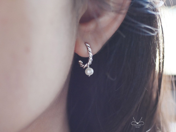 珍珠麻花捲 | 925純銀 圈式耳環 簡約 手工銀飾 第7張的照片