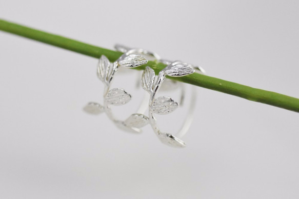小樹枝 | 純銀耳環 女款 圈式耳環 手工銀飾 情人節禮物 第2張的照片