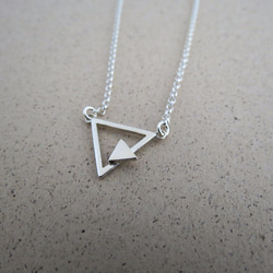 裸系 - 三角形 | 純銀項鍊 鎖骨鍊 細鍊 手工銀飾 第3張的照片