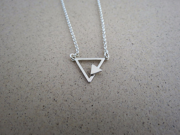 裸系 - 三角形 | 純銀項鍊 鎖骨鍊 細鍊 手工銀飾 第6張的照片