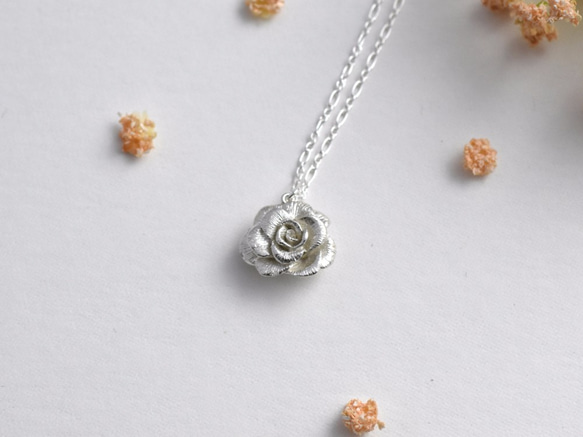 一朵玫瑰花 | 純銀項鍊 鎖骨鍊 立體花朵 手工銀飾 情人禮物 第2張的照片