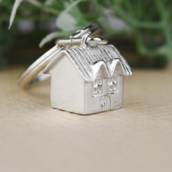 家 Home (可客製化刻字 純銀鑰匙圈 立體銀飾) 第3張的照片