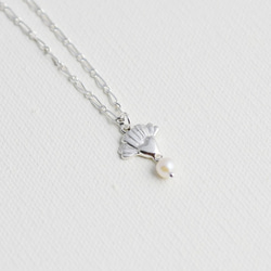 珍珠康乃馨 (純銀項鍊 女款 鎖骨鍊 花朵銀飾 母親節) 第2張的照片
