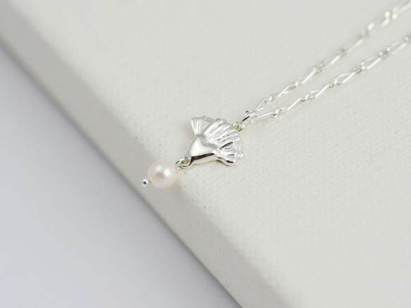 珍珠康乃馨 (純銀項鍊 女款 鎖骨鍊 花朵銀飾 母親節) 第3張的照片