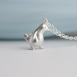 仕事に追いつくペンギン | 立体ネックレス 細いネックレス シルバー925 可愛い 動物 ハンドメイド シルバージュエリー 2枚目の画像